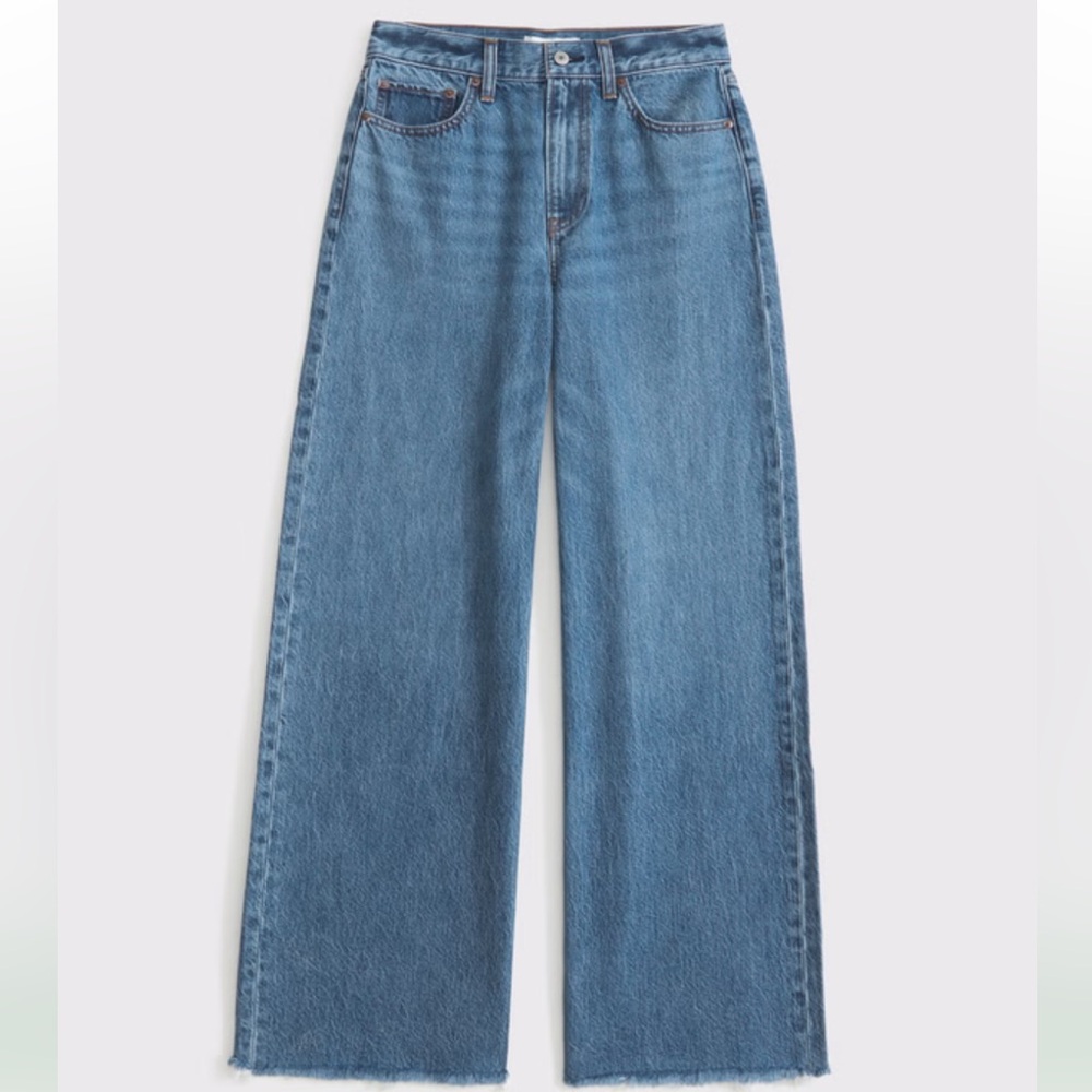 Abercrombie and Fitch curve love high rise wide leg jean - SHORT